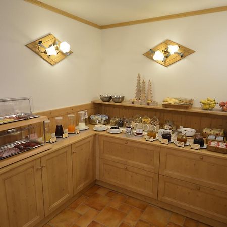 מדונה די קמפיליו Hotel Garni Sant'Antonio Con Spa מראה חיצוני תמונה