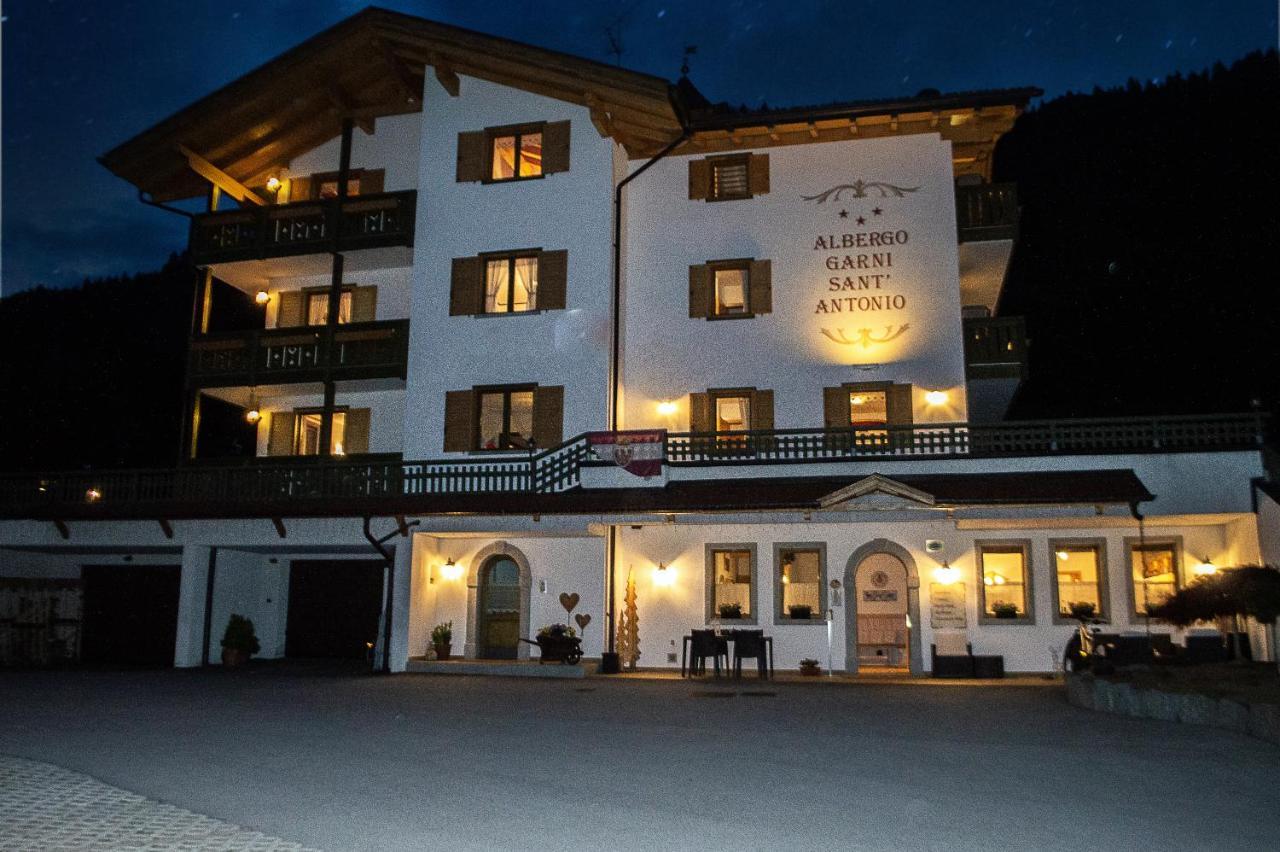 מדונה די קמפיליו Hotel Garni Sant'Antonio Con Spa מראה חיצוני תמונה