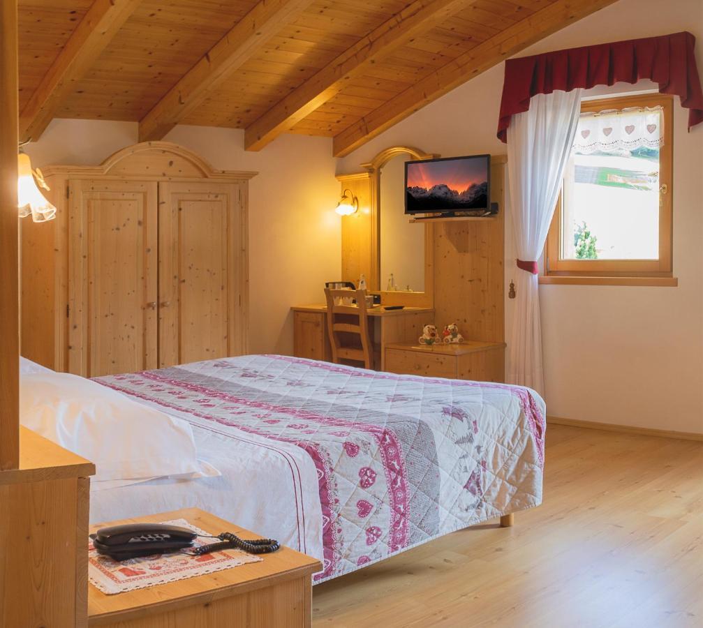 מדונה די קמפיליו Hotel Garni Sant'Antonio Con Spa מראה חיצוני תמונה