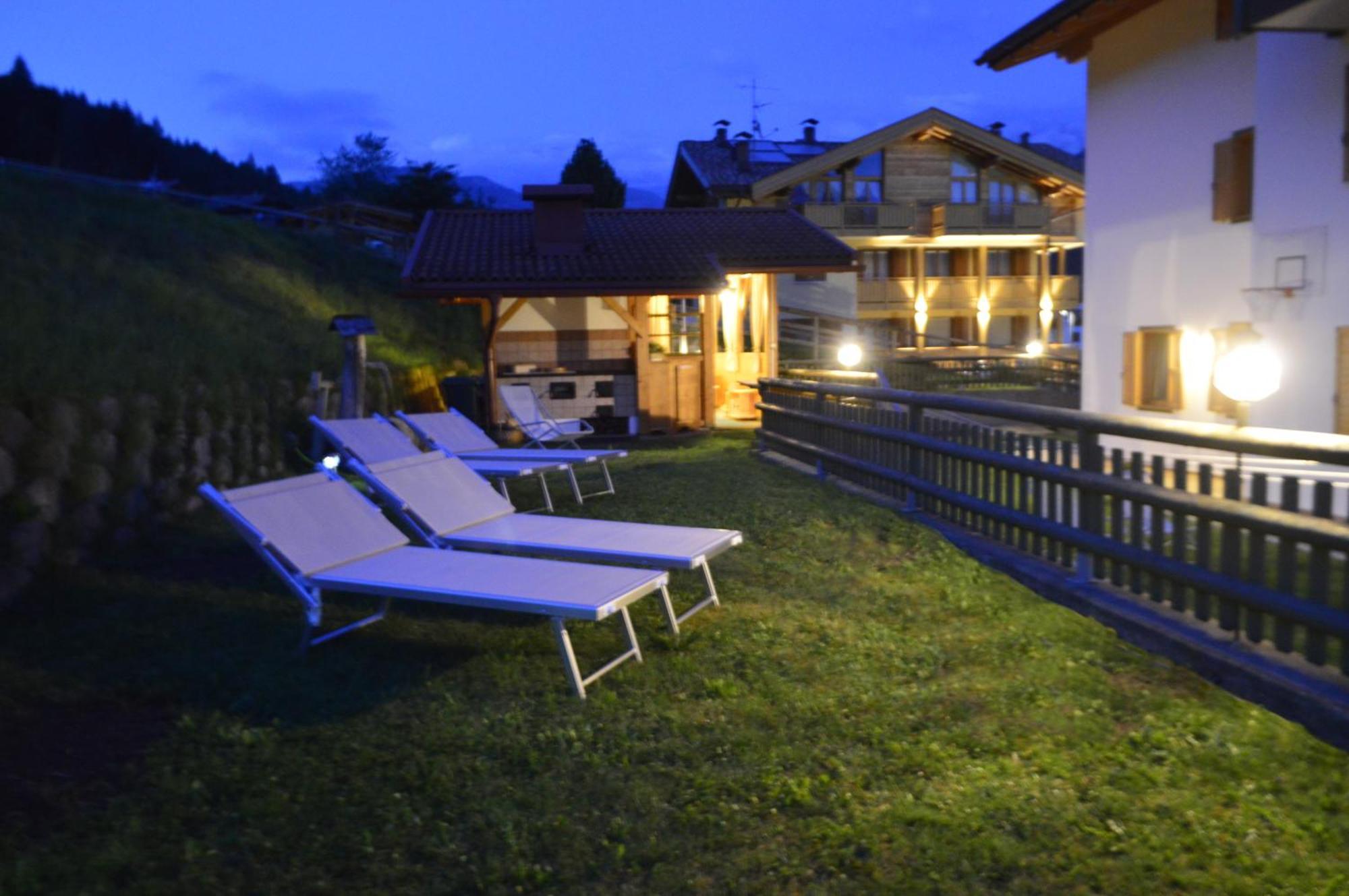 מדונה די קמפיליו Hotel Garni Sant'Antonio Con Spa מראה חיצוני תמונה