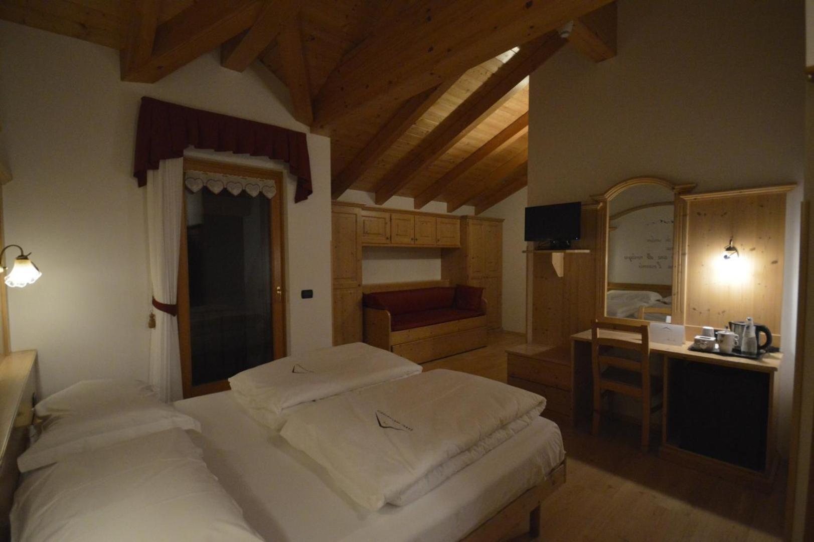 מדונה די קמפיליו Hotel Garni Sant'Antonio Con Spa מראה חיצוני תמונה