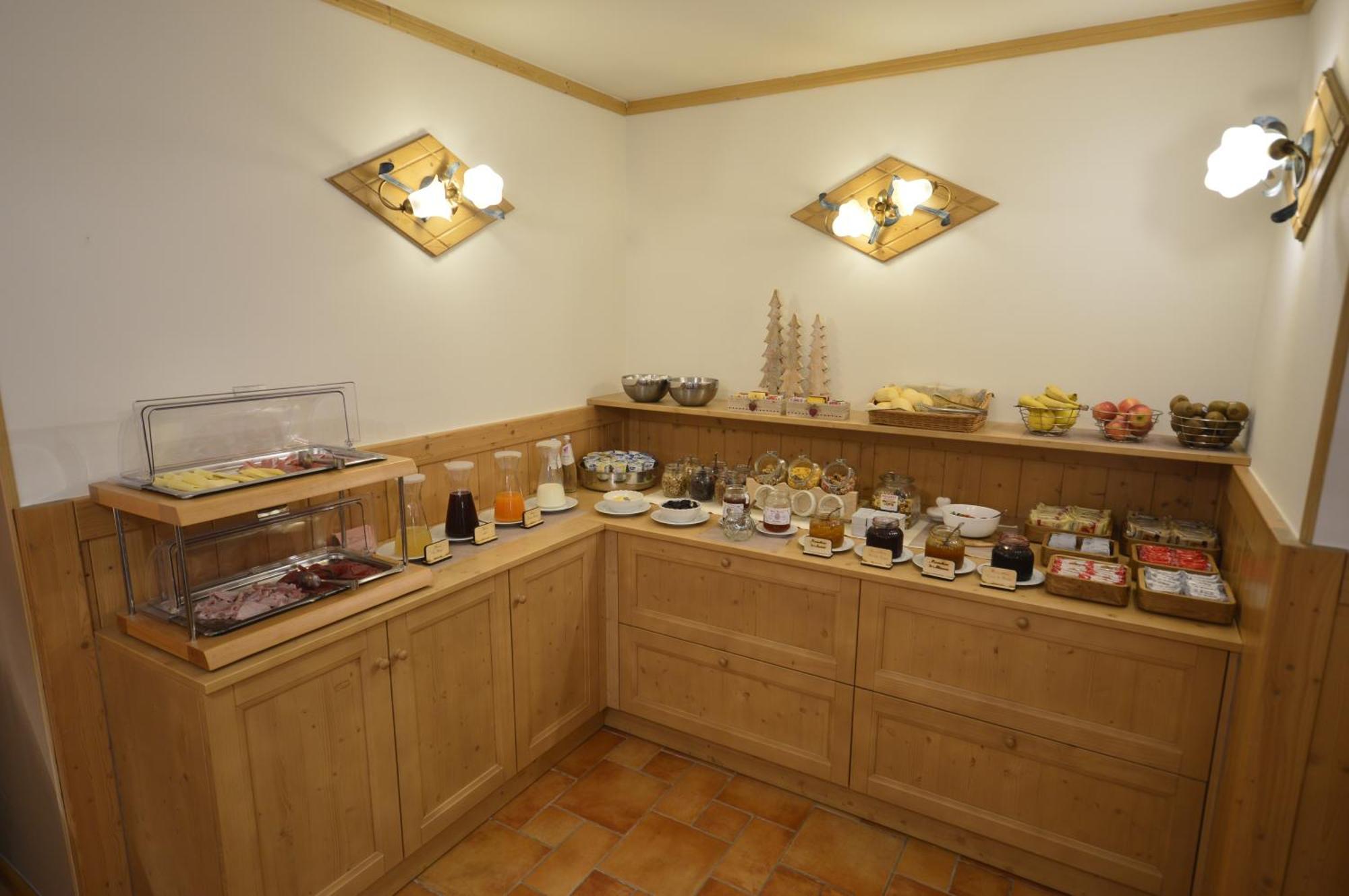 מדונה די קמפיליו Hotel Garni Sant'Antonio Con Spa מראה חיצוני תמונה