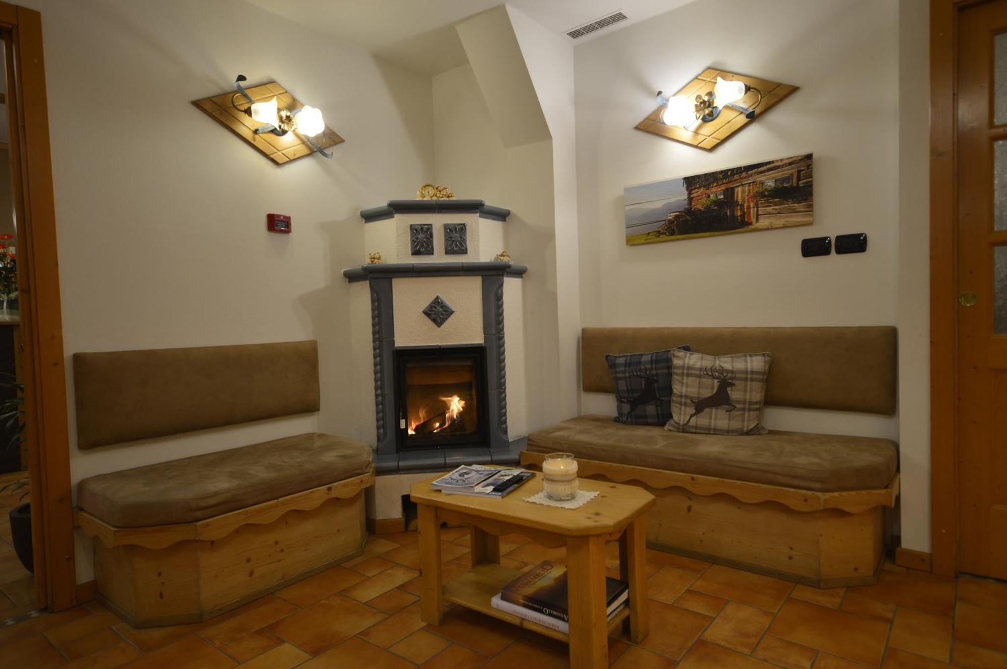 מדונה די קמפיליו Hotel Garni Sant'Antonio Con Spa מראה חיצוני תמונה