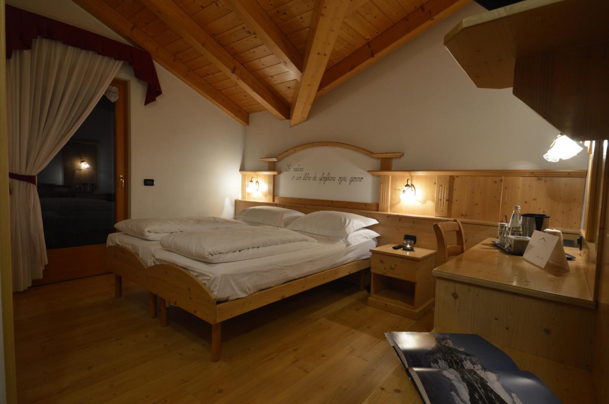 מדונה די קמפיליו Hotel Garni Sant'Antonio Con Spa מראה חיצוני תמונה