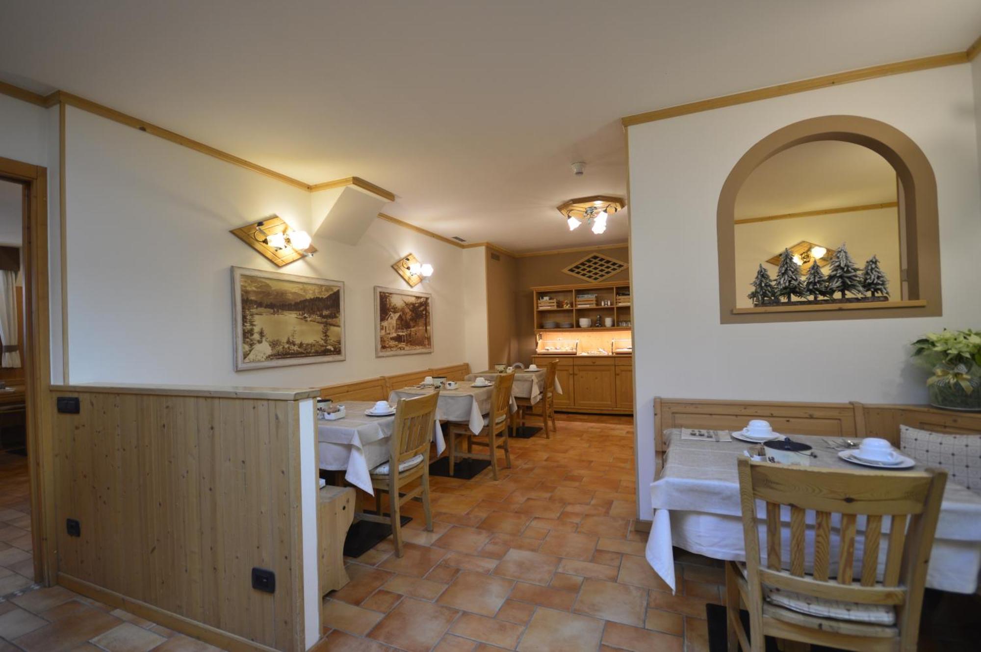מדונה די קמפיליו Hotel Garni Sant'Antonio Con Spa מראה חיצוני תמונה