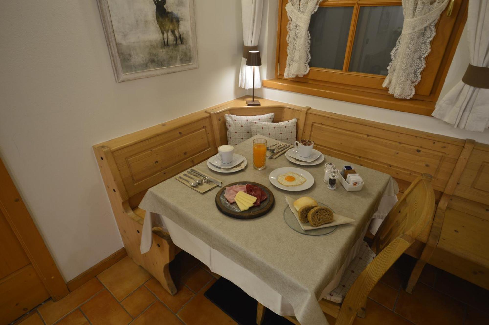 מדונה די קמפיליו Hotel Garni Sant'Antonio Con Spa מראה חיצוני תמונה