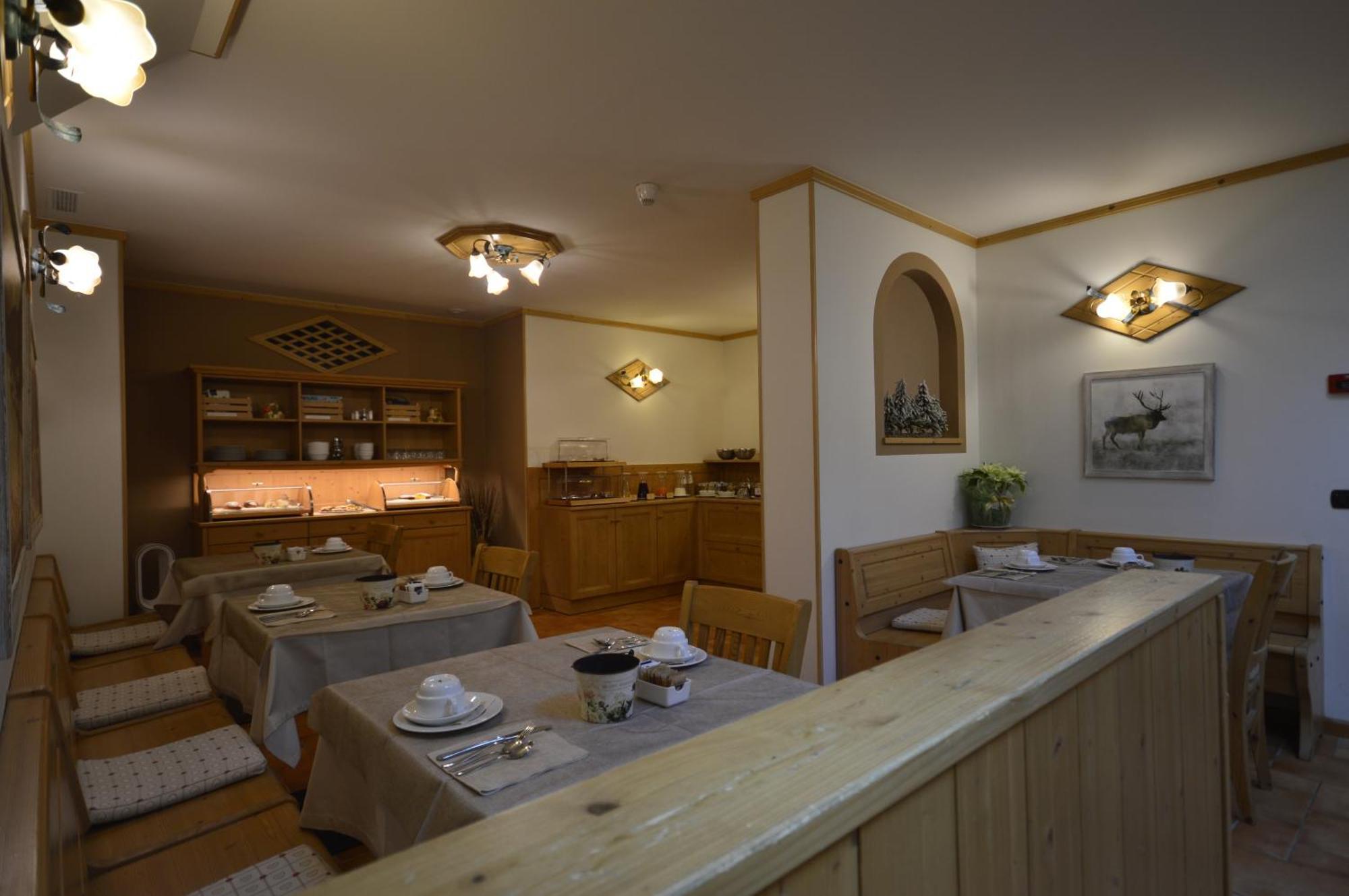 מדונה די קמפיליו Hotel Garni Sant'Antonio Con Spa מראה חיצוני תמונה