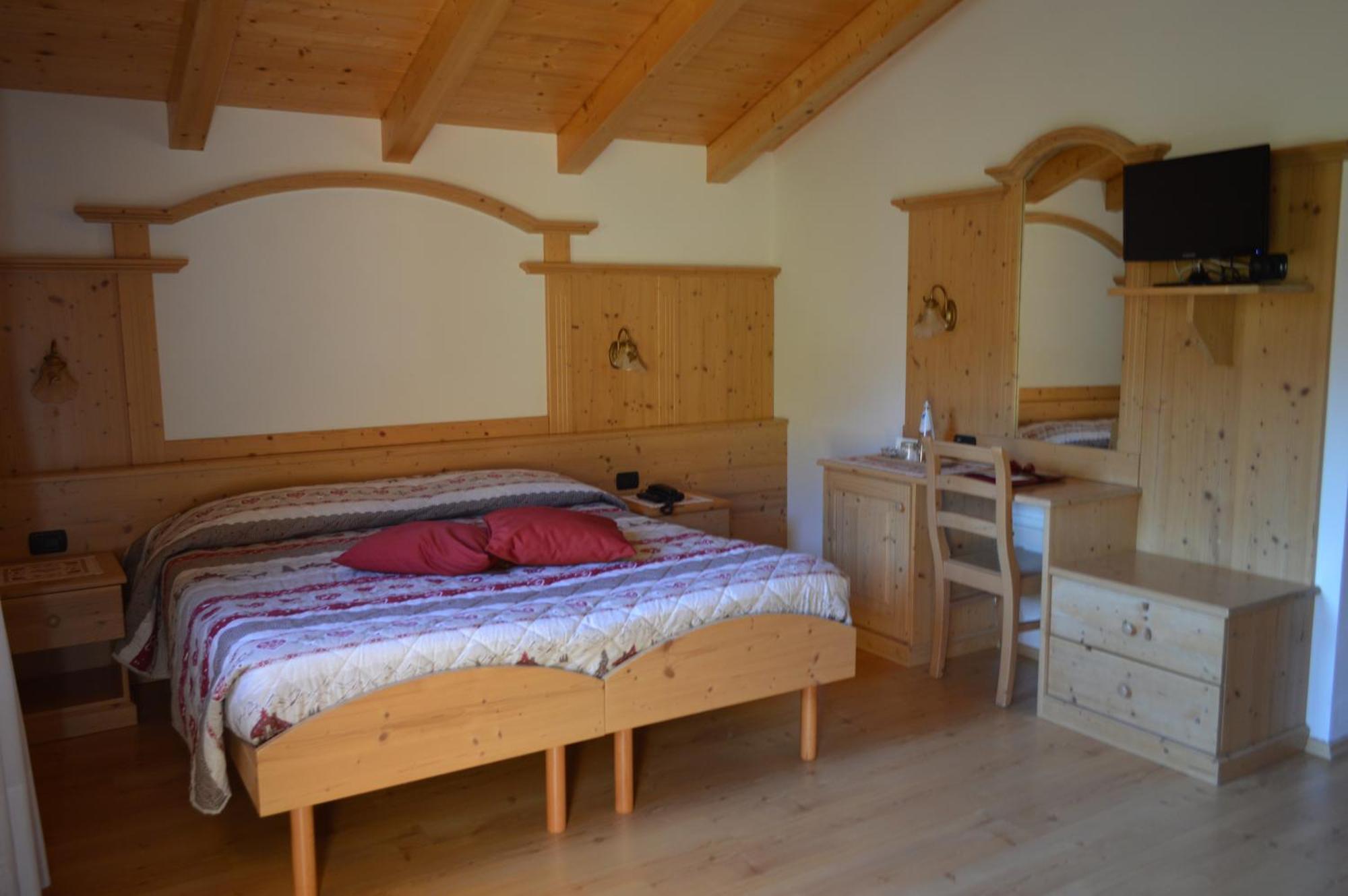 מדונה די קמפיליו Hotel Garni Sant'Antonio Con Spa מראה חיצוני תמונה