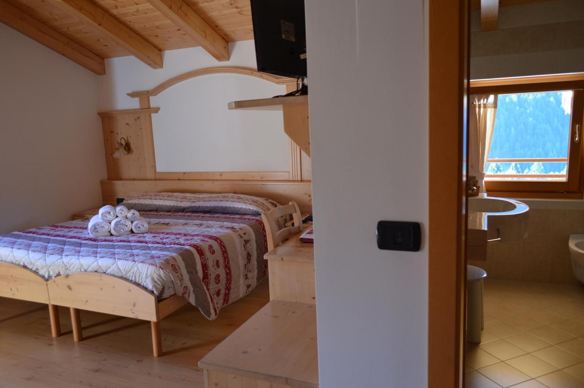 מדונה די קמפיליו Hotel Garni Sant'Antonio Con Spa מראה חיצוני תמונה