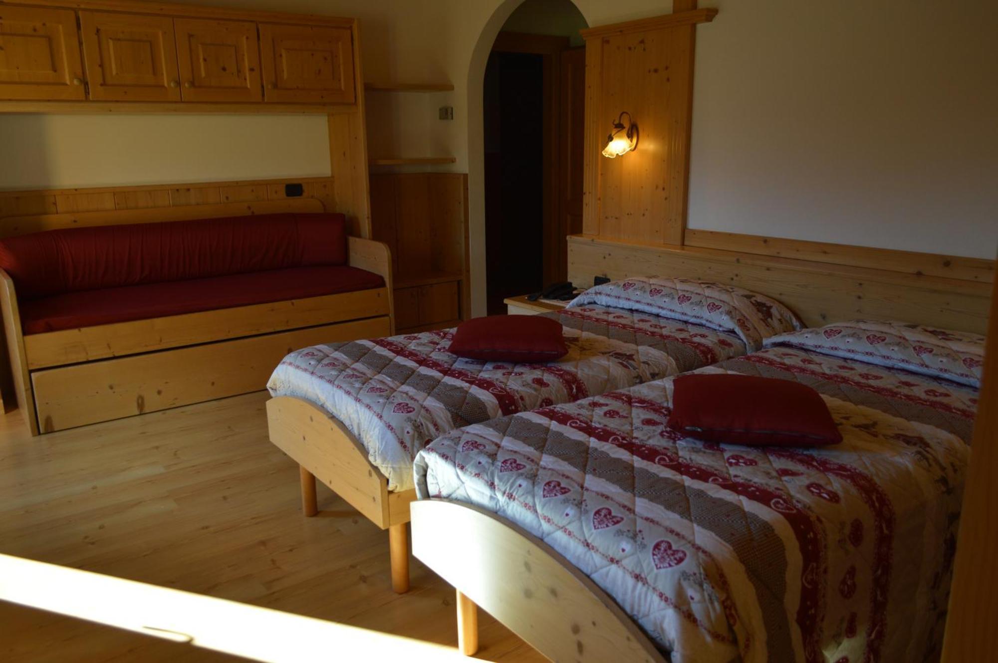 מדונה די קמפיליו Hotel Garni Sant'Antonio Con Spa מראה חיצוני תמונה