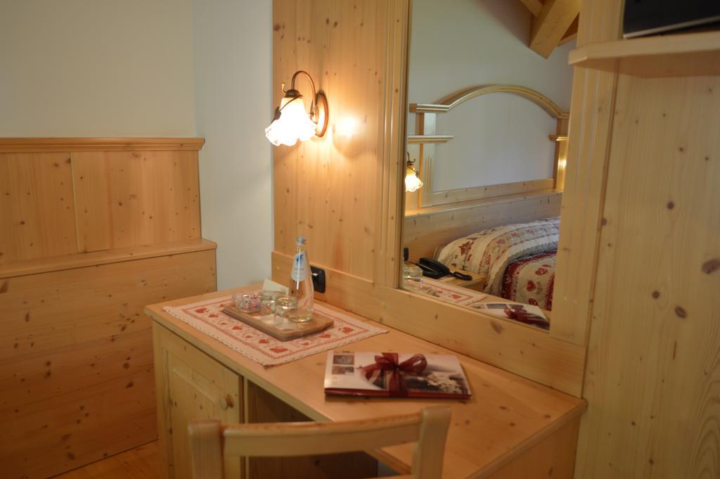 מדונה די קמפיליו Hotel Garni Sant'Antonio Con Spa מראה חיצוני תמונה