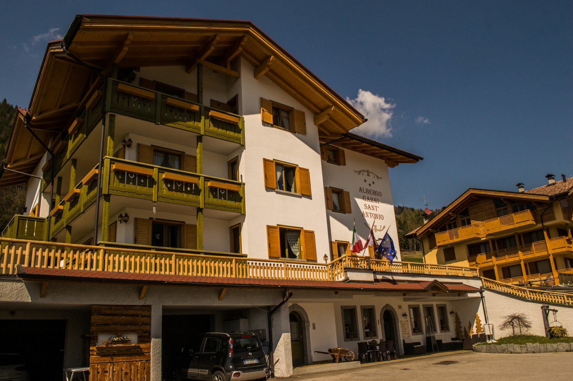 מדונה די קמפיליו Hotel Garni Sant'Antonio Con Spa מראה חיצוני תמונה