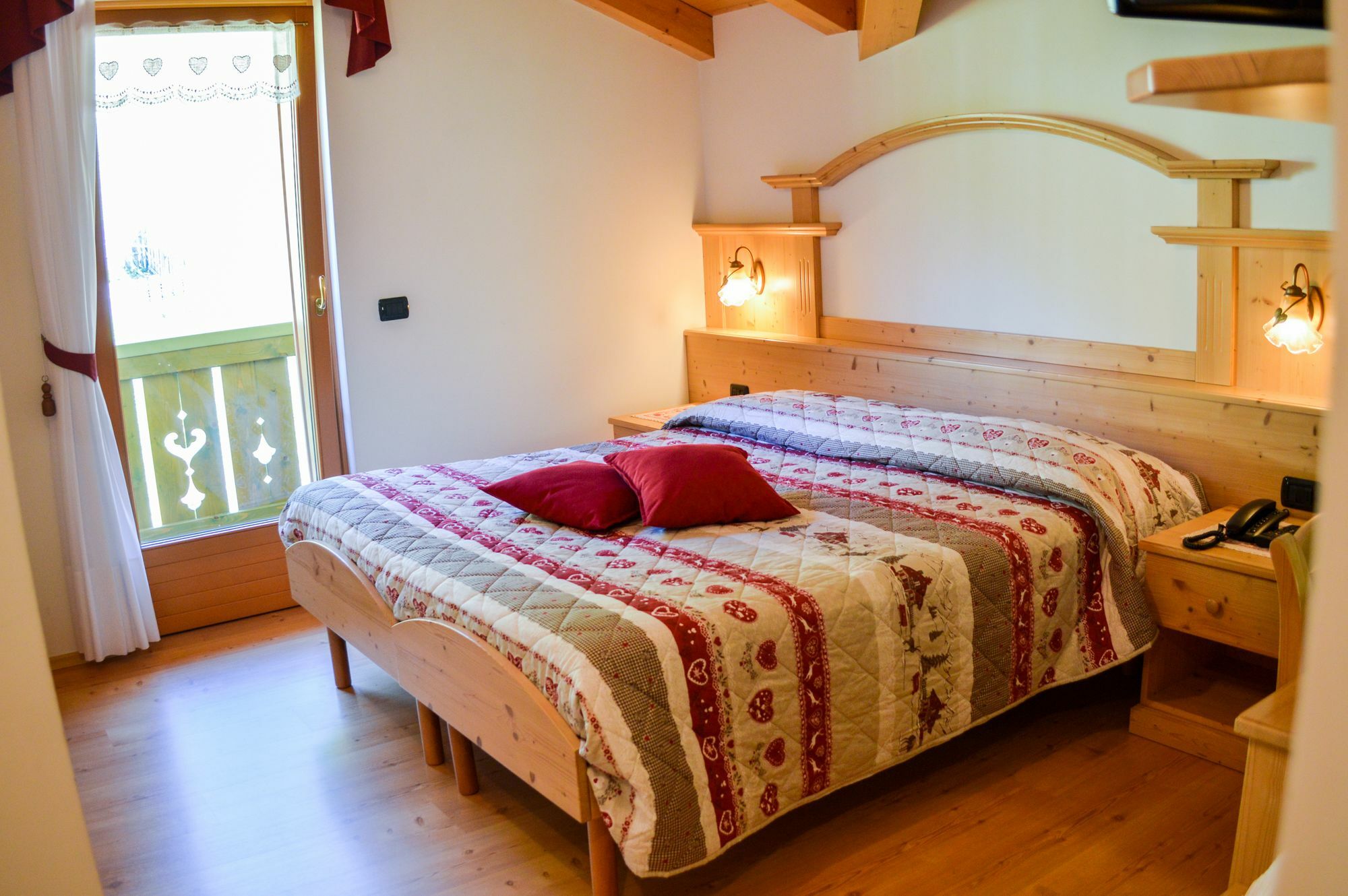 מדונה די קמפיליו Hotel Garni Sant'Antonio Con Spa מראה חיצוני תמונה