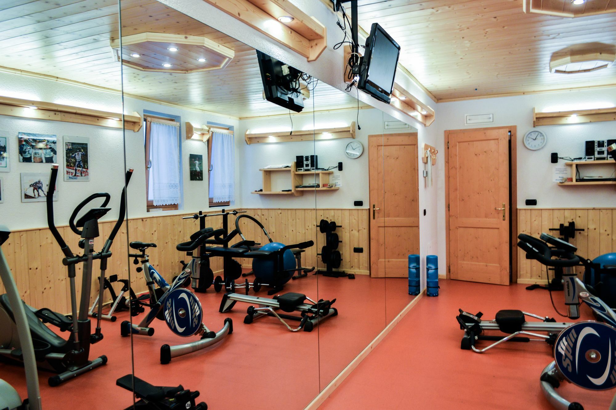 מדונה די קמפיליו Hotel Garni Sant'Antonio Con Spa מראה חיצוני תמונה