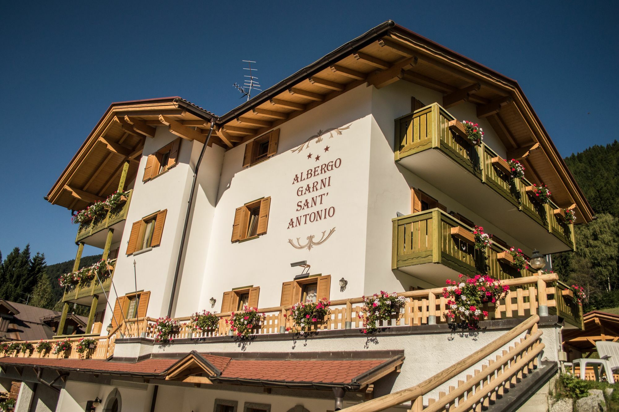 מדונה די קמפיליו Hotel Garni Sant'Antonio Con Spa מראה חיצוני תמונה