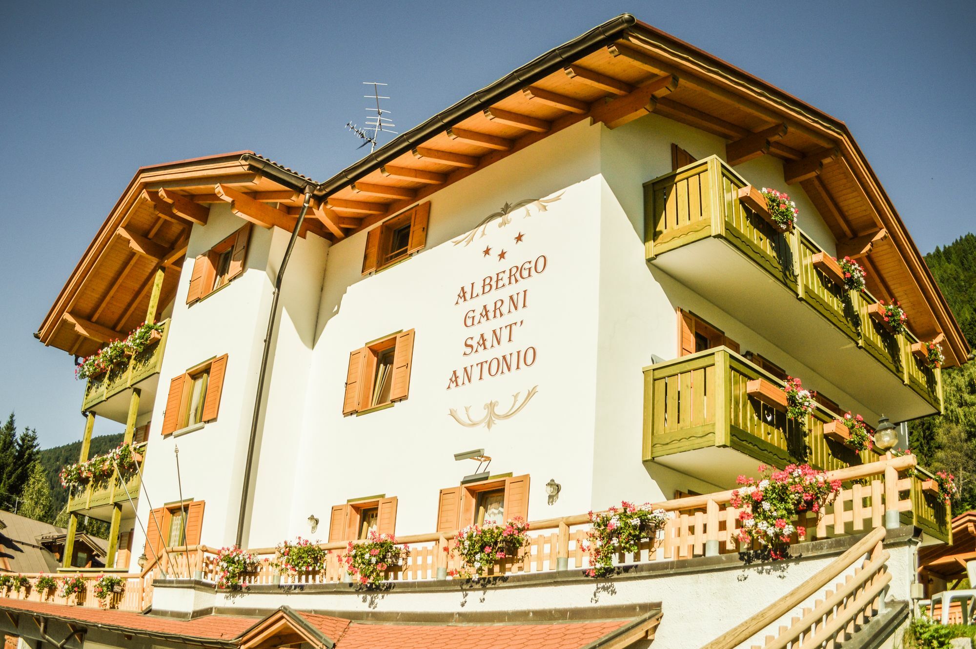מדונה די קמפיליו Hotel Garni Sant'Antonio Con Spa מראה חיצוני תמונה